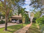 CASA EN VENTA MERIDA, YUCATAN COUNTRY CLUB, FRENTE AL...