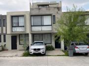 Casa Zoi Capital Norte 3 niveles