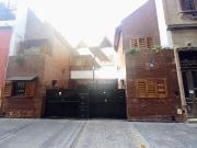 CASA/DUPLEX 4 AMBIENTES CON PATIO Y COCHERA EN BARRACAS...