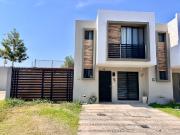 CASAEN ALTARERRA II CON EXCEDENTE DE TERRENO Y ESQUINA