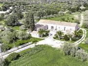 Casale a Modica con 22 ettari di terreno biologico 800m²...