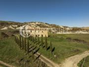 Casale al grezzo di circa 420mq in piena Valdorcia, a...