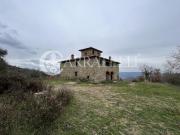 Casale al grezzo in posizione panoramica in piena...