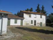 CASALE CON 10000 MQ DI TERRENO