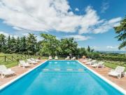 Casale con appartamenti e piscina, Castiglione del Lago...