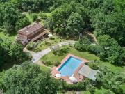 Casale con dependance parco e piscina in vendita a...