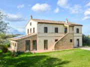 Casale con ottimo rendimento di affitto vicino a Jesi,...