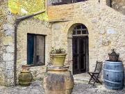 Casale con piscina e ulivi secolari a Sovicille, Toscana...