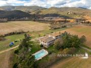 Casale con piscina riscaldata e dieci appartamenti Siena...