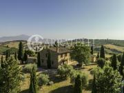 Casale con terreno e vista panoramica su tutta la...