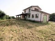 Casale di nuova costruzione in posizione collinare con...