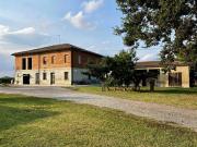 casale in campagna con 2 appartamenti