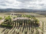 Casale panoramico di circa 470 mq e con 5h di terreno...