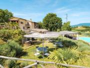 Casale panoramico immerso nel verde a Spoleto, Umbria...
