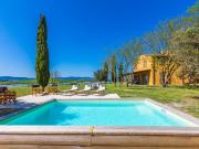 Casale restaurato immerso nella campagna toscana a soli...
