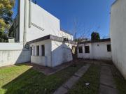 Casa/lote en City Bell. Comercial