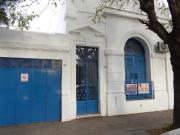 Casanova 37, ALQUILA Casa de dos dormitorios y garage