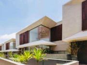 Casas de alto padrão em condomínio fechado