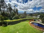 Casas de arriendo con jardín piscina y vista en Tanda Nayón