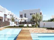 Casas elegantes y piscina en Pilar de la Horadada