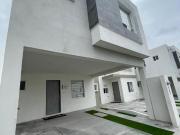 Casas en venta al poniente de Saltillo, en Santorini...