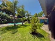 CASAS EN VENTA EN GONNET PARQUE Y PILETA