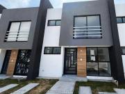 Casas en venta en San Isidro Castillotla con Roof