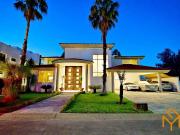 Casas en Venta en Zotogrande gran jardin y acabados de lujo