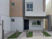 Casas nuevas al poniente de Saltillo en fraccionamiento...