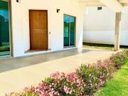 CASAS NUEVAS CON ALBERCA EN FRACC. LA HERRADURA...