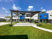 Casas nuevas en venta con alberca y jardín en Emiliano...