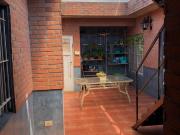 Casas y galpón en venta 2 dormitorios 1 baño c/u 350...