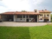 Cascinale in posizione panoramica 920m² Carrù