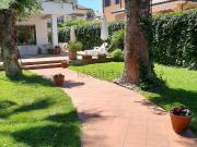 Case e ville in affitto di 200 m² in Via Marina di Pisa