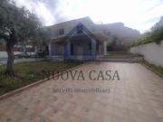Case e ville in affitto di 240 m²