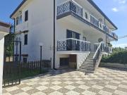 Case e ville in affitto di 240 m² in Via Staffetta