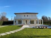 Case e ville in affitto di 250 m² in Via Vincenzo Bellini