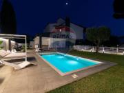 Case e ville in affitto di 266 m² in Via Lisippo, 61