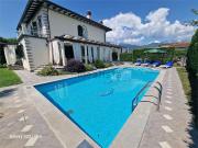 Case e ville in affitto di 290 m² in Via B. Croce
