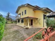 Case e ville in affitto di 300 m² in Strada Longara