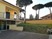 Case e ville in affitto di 300 m² in Via Giulio...