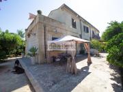 Case e ville in affitto di 300 m² in Viale della Regione...