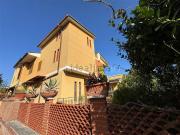 Case e ville in affitto di 330 m² in Via Giuseppe Balzaretto