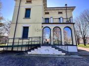 Case e ville in affitto di 370 m² in Via Emilio Lepido