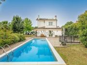 Case e ville in affitto di 400 m² in Via III Case, 1