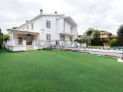 Case e ville in affitto di 420 m² in Viale Tucidide, 7