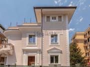 Case e ville in affitto di 430 m² in Viale Gorizia