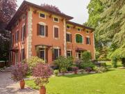 Case e ville in affitto di 800 m² in Via Oltrona