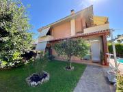 Case e ville in vendita di 100 m² in Via Abelia