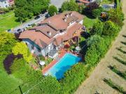 Case e ville in vendita di 1070 m² in Via Saffi